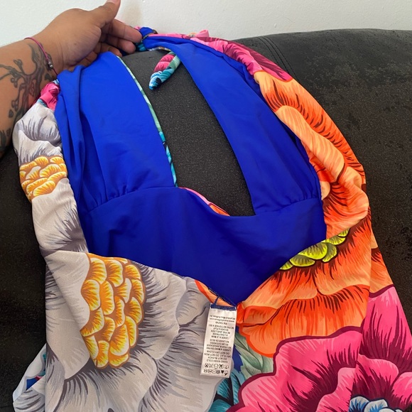 Swimsuit - Picture 3 of 3